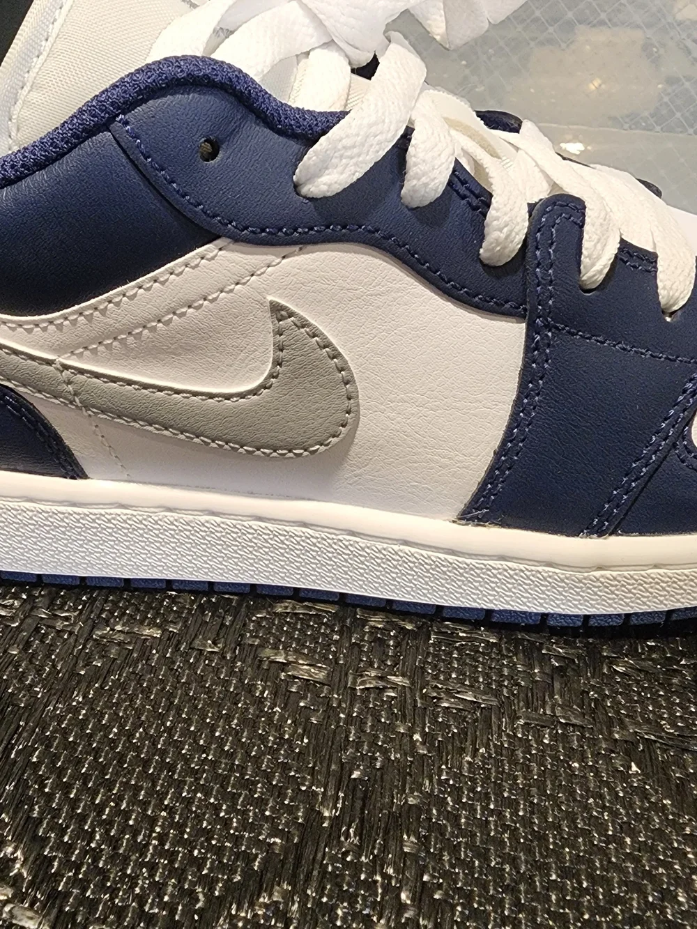Air Jordan 1 Low (GS) Kids Sneakers - White/Wolf Grey/Midnight Navy